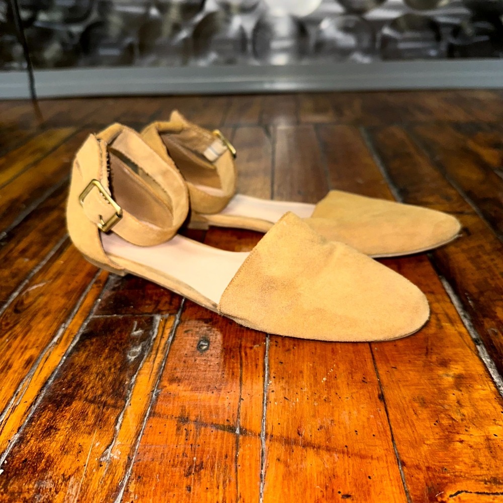 Gap D'Orsay Flat Shoes Women Size 7.5 Gold Suede Pointed Toe Ankle Strap Elegant